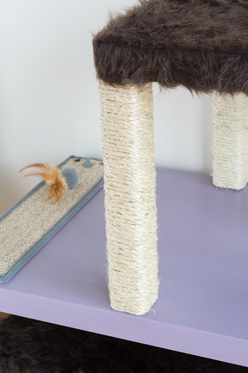 DIY-katten-huis-ikea-hack- krabpaal-bron-Brittany-Goldwyn